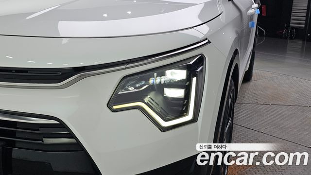 Kia Niro Prestige 2022 — фото 22