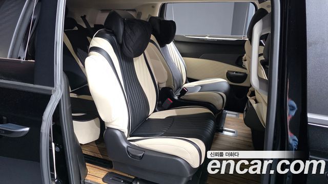 Kia Carnival (IV) Gasoline 9-Seater Hi Limousine (7-seater Limousine(Special vehicle) 2024 — фото 12