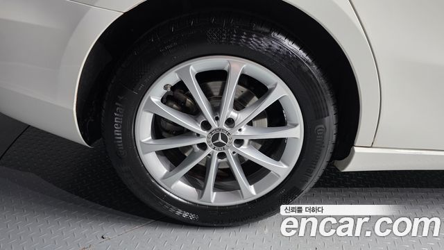 Mercedes-Benz A-Class (W177) A220 Sedan 2020 — фото 5
