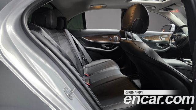 Mercedes-Benz E-Class (W213) E300 4MATIC Exclusive 2018 — фото 11