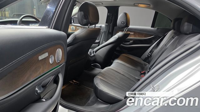 Mercedes-Benz E-Class (W213) E300 4MATIC Exclusive 2018 — фото 12