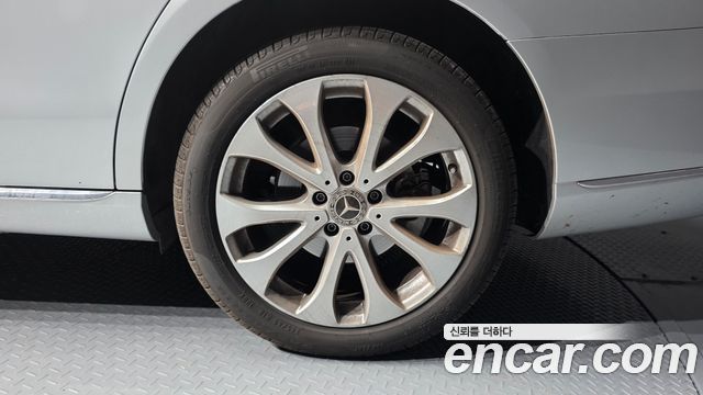 Mercedes-Benz E-Class (W213) E300 4MATIC Exclusive 2018 — фото 21
