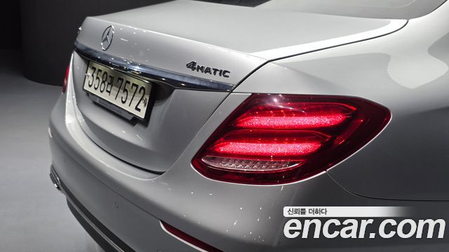 Mercedes-Benz E-Class (W213) E300 4MATIC Exclusive 2018 — фото 23