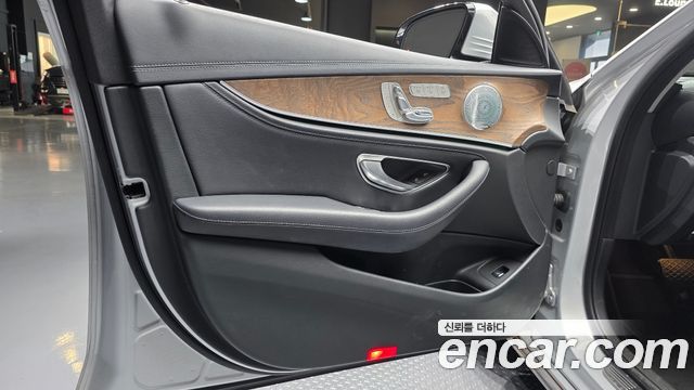 Mercedes-Benz E-Class (W213) E300 4MATIC Exclusive 2018 — фото 24