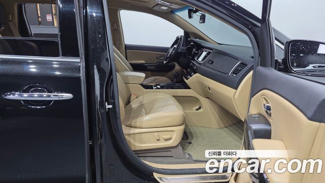 Kia Carnival 7-seater Limousine President 2016 — фото 15