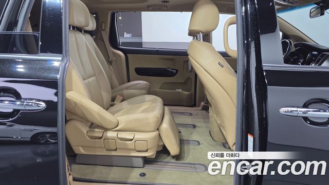 Kia Carnival 7-seater Limousine President 2016 — фото 16