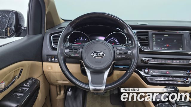 Kia Carnival 7-seater Limousine President 2016 — фото 17