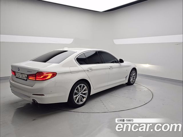 BMW 5 Series (G30) 520i Luxury 2018 — фото 2