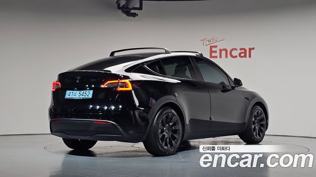 Tesla Model Y Standard Range RWD 2021 — фото 2