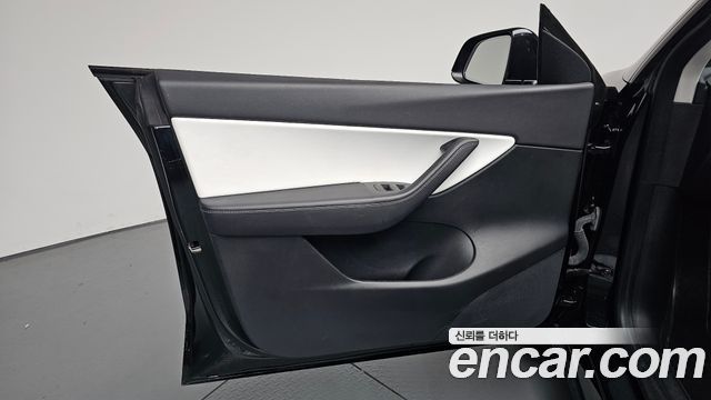 Tesla Model Y Standard Range RWD 2021 — фото 24