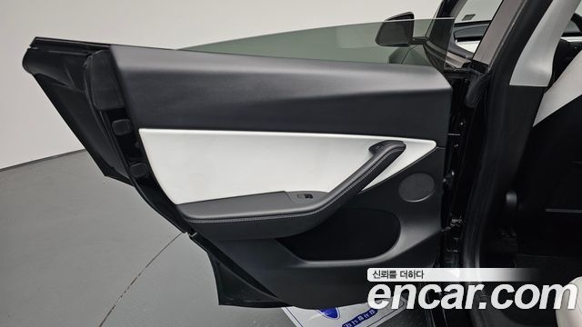 Tesla Model Y Standard Range RWD 2021 — фото 25