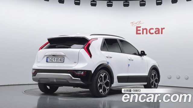 Kia Niro Signature 2022 — фото 2