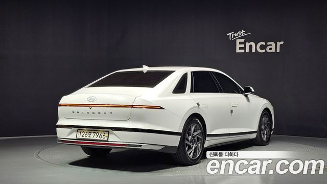 Hyundai Grandeur (GN7) 3.5 LPG 2WD (Taxi) Deluxe 2023 — фото 2