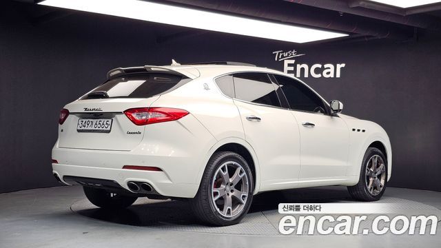 Maserati Levante 3.0 AWD Sport 2017 — фото 2