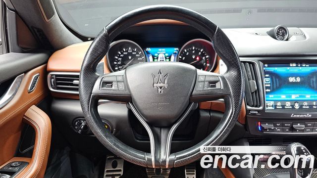 Maserati Levante 3.0 AWD Sport 2017 — фото 13