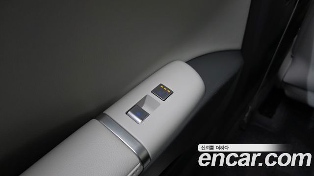 Hyundai Grandeur (GN7) 2,5 Gasoline 2WD Premium 2023 — фото 19