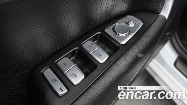 Genesis G70 2.0T Elite 2019 — фото 30
