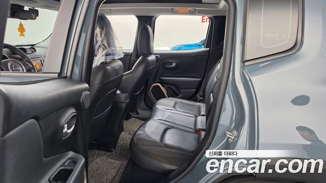 Jeep Renegade 2.0 Diesel Limited AWD 2017 — фото 11