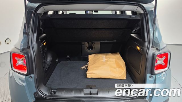 Jeep Renegade 2.0 Diesel Limited AWD 2017 — фото 16