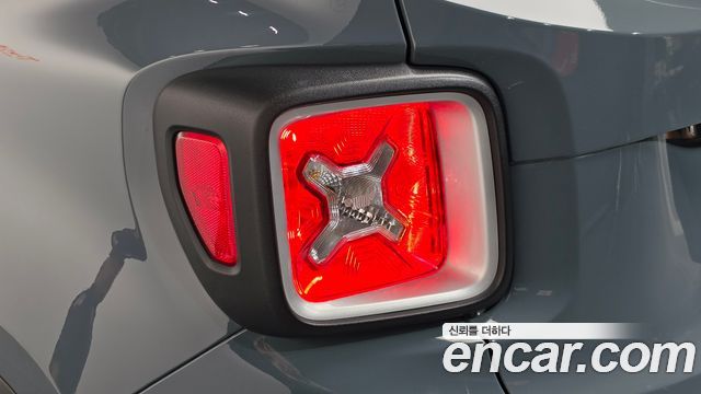 Jeep Renegade 2.0 Diesel Limited AWD 2017 — фото 23
