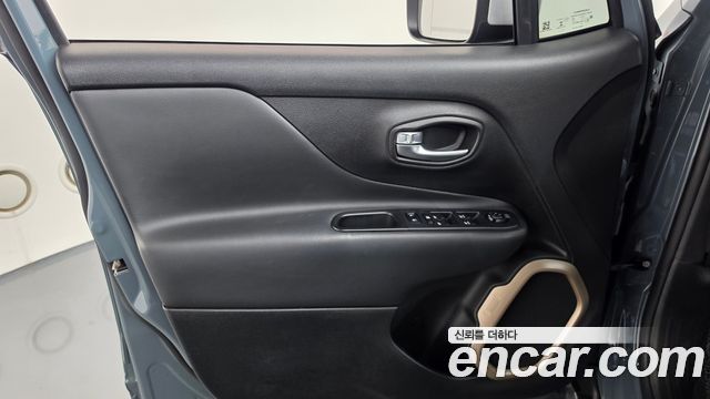 Jeep Renegade 2.0 Diesel Limited AWD 2017 — фото 24