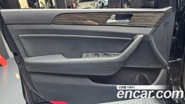 Hyundai Sonata (LF) 2.0 Smart 2015 — фото 24