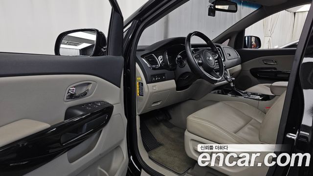 Kia Carnival 11-Seater Prestige 2019 — фото 10
