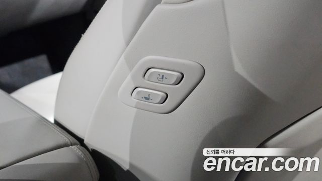 Genesis G80 3.3 GDI Premium Luxury 2017 — фото 27