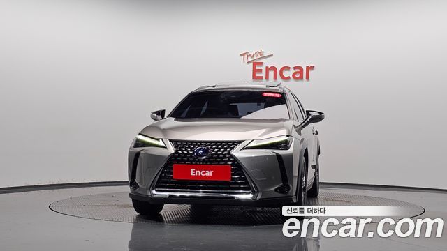 Lexus UX250h 2.0 AWD 2019 — фото 3