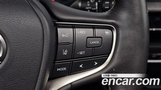 Lexus UX250h 2.0 AWD 2019 — фото 15