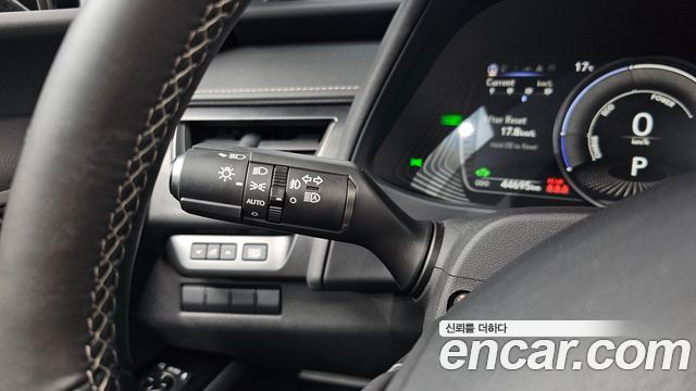Lexus UX250h 2.0 AWD 2019 — фото 17
