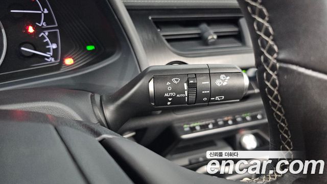 Lexus UX250h 2.0 AWD 2019 — фото 18
