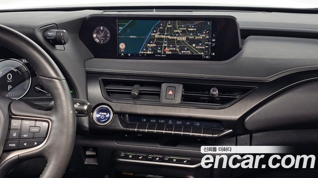 Lexus UX250h 2.0 AWD 2019 — фото 19