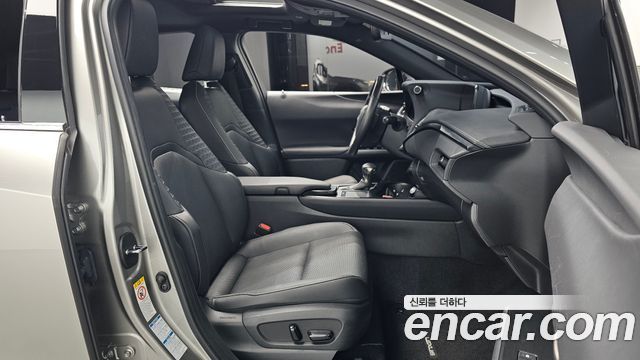 Lexus UX250h 2.0 AWD 2019 — фото 26