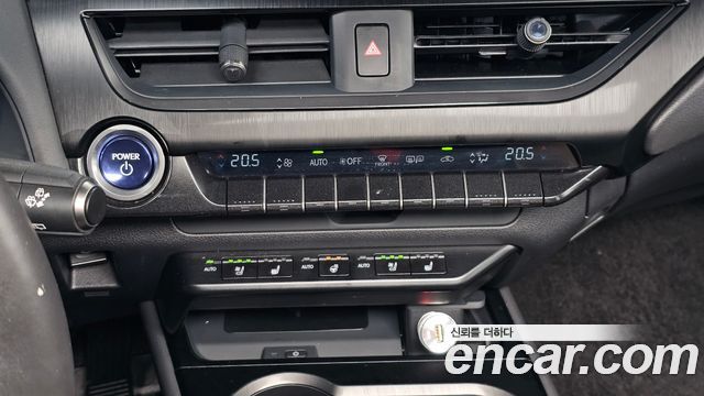 Lexus UX250h 2.0 AWD 2019 — фото 28