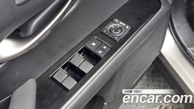 Lexus UX250h 2.0 AWD 2019 — фото 30