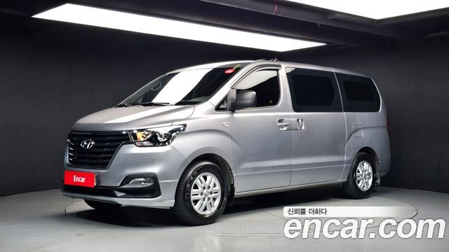 Hyundai Grand Starex Van 3-Seater Smart