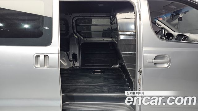 Hyundai Grand Starex Van 3-Seater Smart 2021 — фото 12