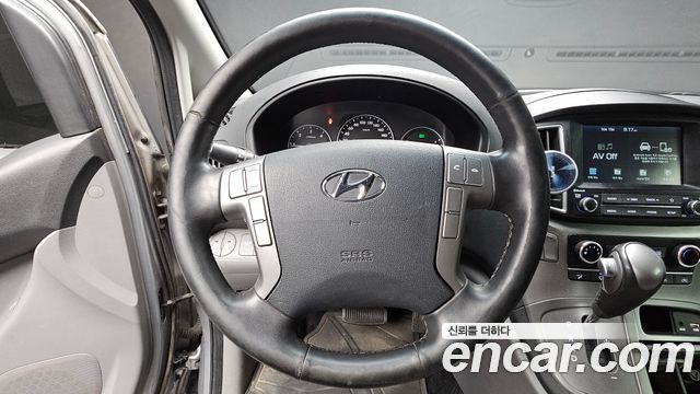 Hyundai Grand Starex Van 3-Seater Smart 2021 — фото 13