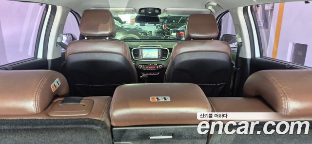 Kia Carnival 9-seater Prestige 2016 — фото 10
