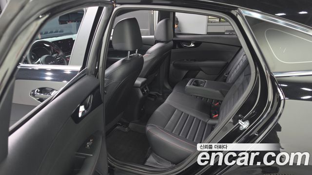 Kia K3 (II) 1.6 Turbo GT 5Door Signature 2024 — фото 11