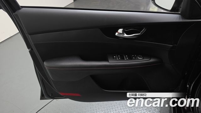 Kia K3 (II) 1.6 Turbo GT 5Door Signature 2024 — фото 24