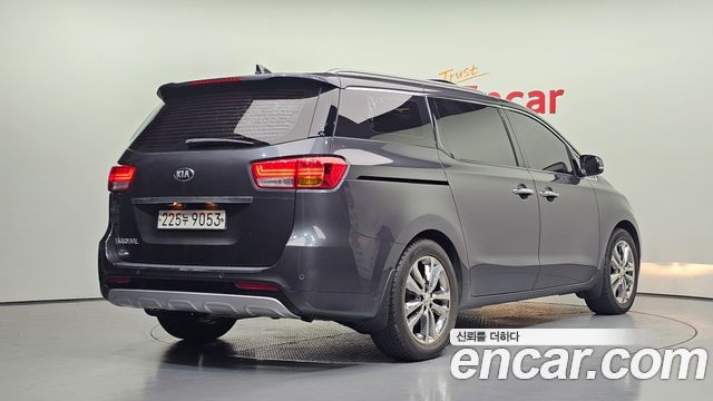 Kia Carnival 9-seater Prestige 2016 — фото 2