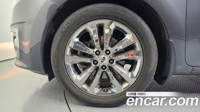Kia Carnival 9-seater Prestige 2016 — фото 5