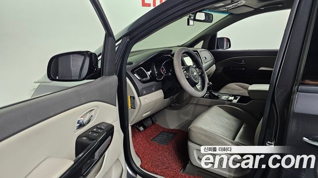 Kia Carnival 9-seater Prestige 2016 — фото 10
