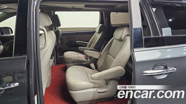 Kia Carnival 9-seater Prestige 2016 — фото 15
