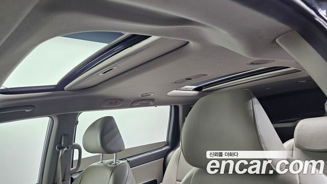 Kia Carnival 9-seater Prestige 2016 — фото 23