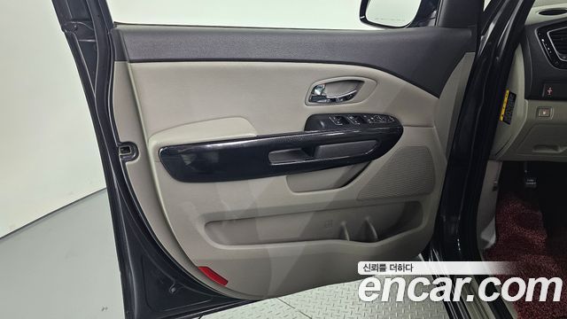 Kia Carnival 9-seater Prestige 2016 — фото 30