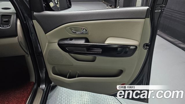 Kia Carnival 9-seater Prestige 2016 — фото 31