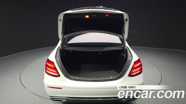 Mercedes-Benz E-Class (W213) E220d Exclusive 2019 — фото 20